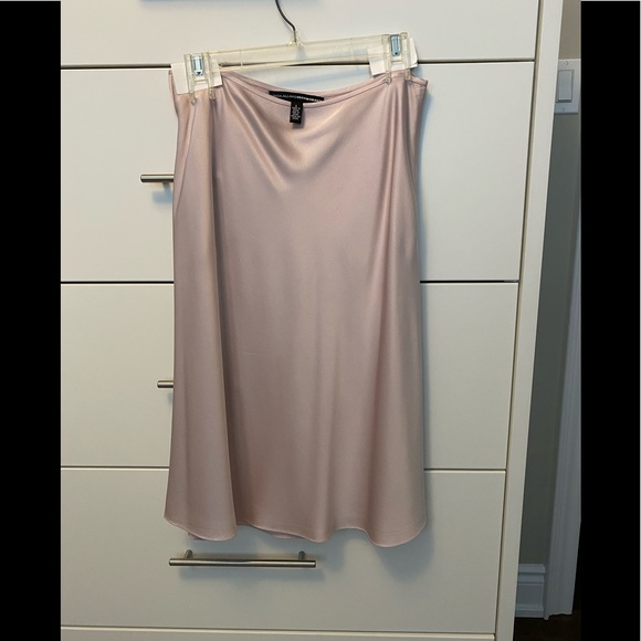 SKIRT/BLOUSE - Picture 2 of 10